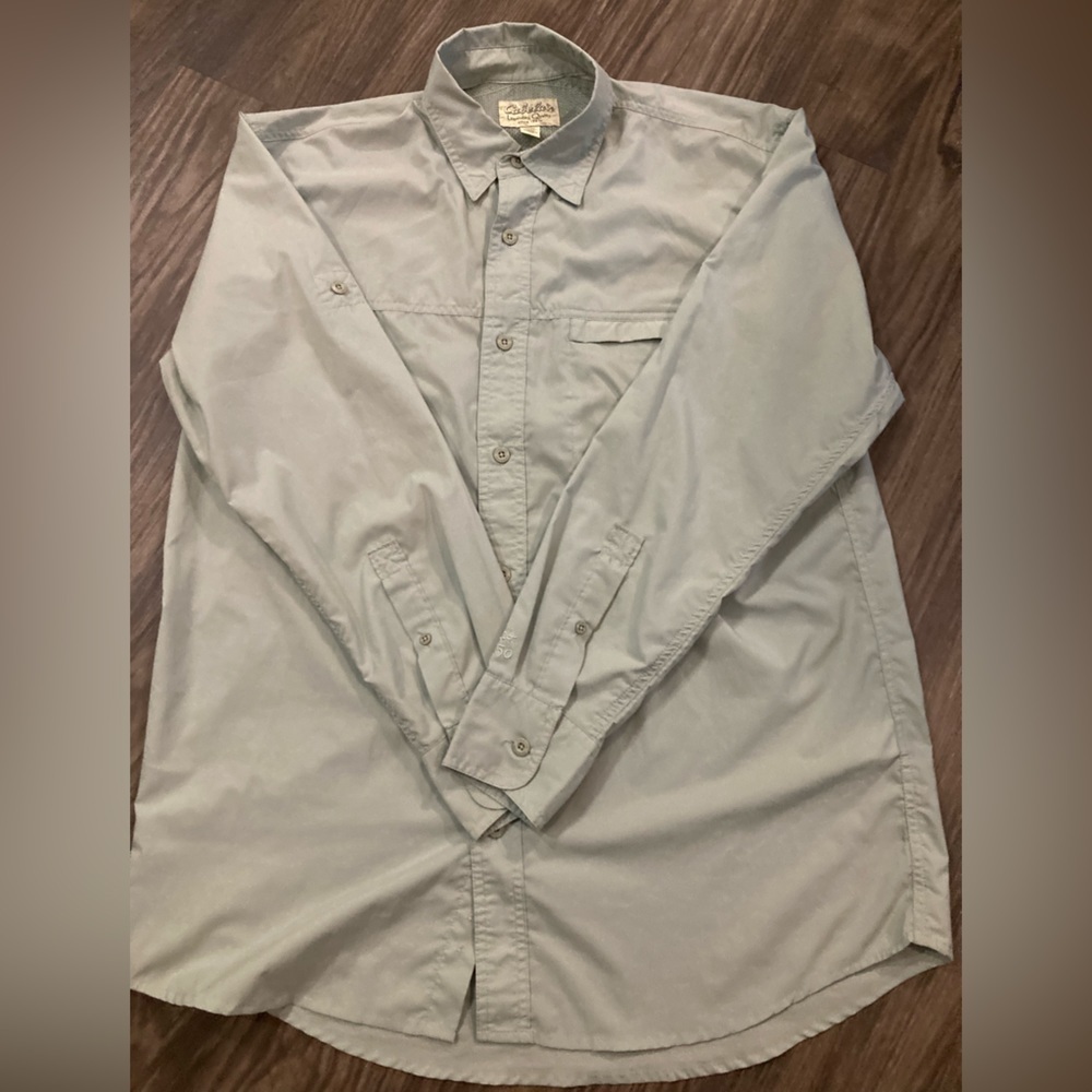 Cabela’s Men’s Medium‎ Gray Button Down Shirt